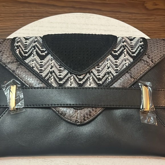 NWT Sharif Designed in New York by Sharif 1827 Crossbody Retail $188 - Picture 2 of 8